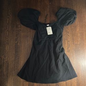 Black flowy dress, *UNWORN*